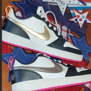 Nike Court sneakers big boys size 6